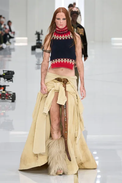 Look 15